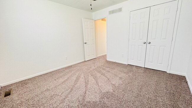 Building Photo - Creekwood Park Townhomes - 3 Bedrooms, 2 Baths, 2-Car Garage — Move-In Ready!