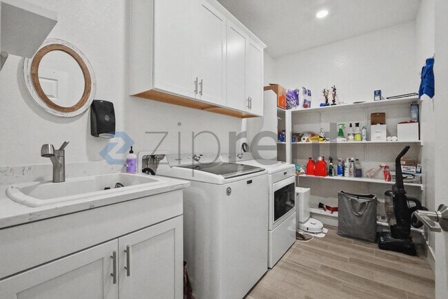 Building Photo - 12743 Blueblanc Way