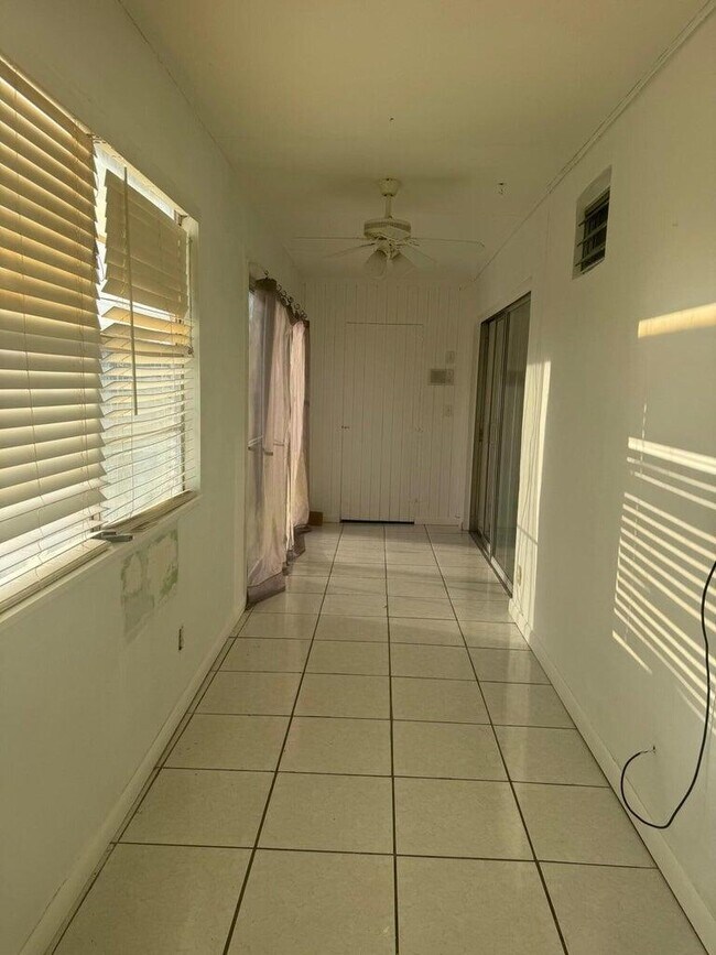 Building Photo - 10789 N Military Trl
