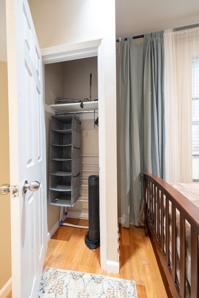 Building Photo - 5 W 101st St