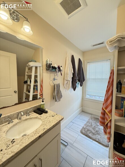 Building Photo - 23 Higgins St