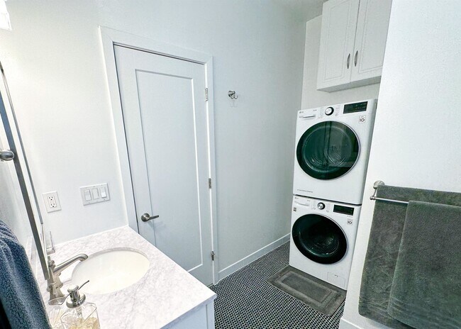 Building Photo - 315 Willow Ave