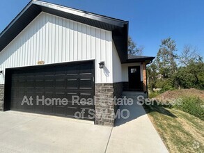 Building Photo - 2765 S Meadowlark Ave