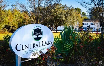 Building Photo - Central Oaks Apartments