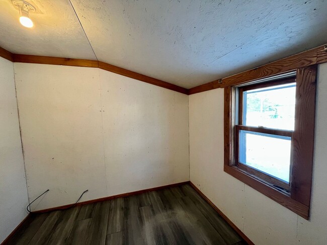 Building Photo - 2 Bed 1 Bath Single Family Home in Rhinelander - Hot Summer Deals Are Here - HALF OFF DEPOSIT!