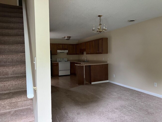 Building Photo - 2413 Louise St