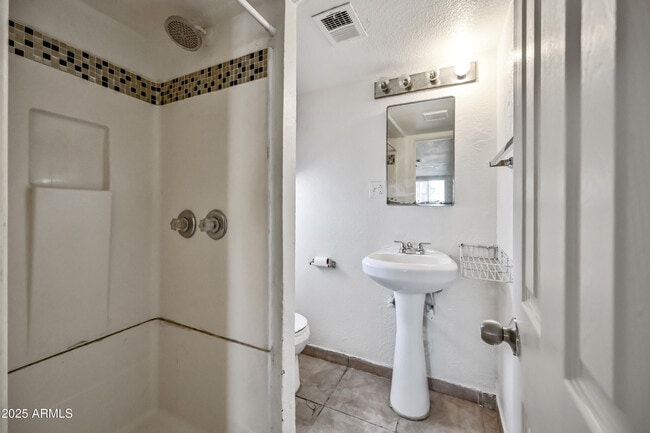 Building Photo - 526 S Mesa Dr