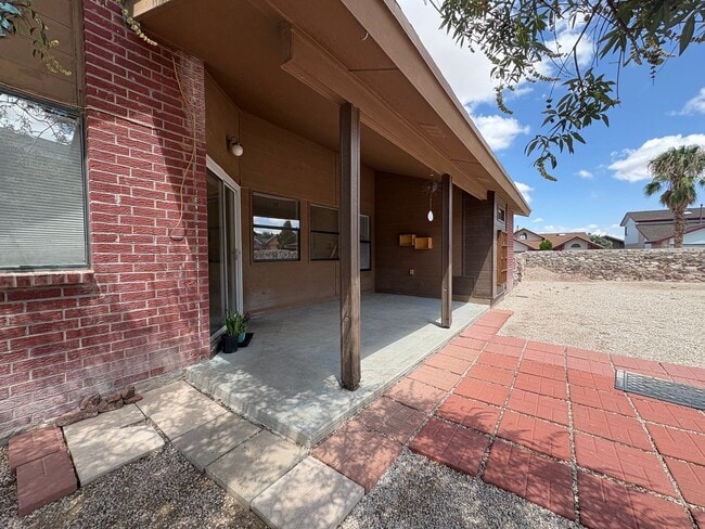 Building Photo - WEST SIDE HOME FOR RENT