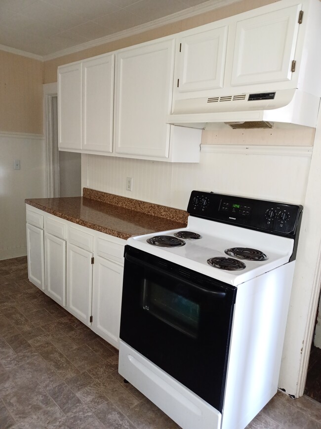 kitchen - 35 Lafayette Pl