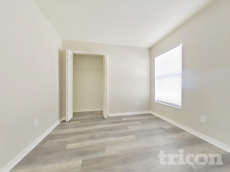 Building Photo - 1998 Grasmere Dr