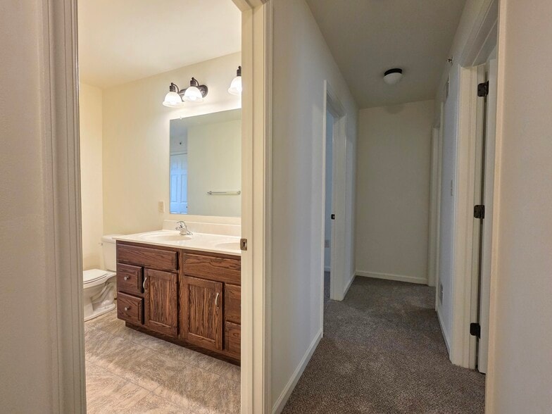 Building Photo - 14 Gable Dr