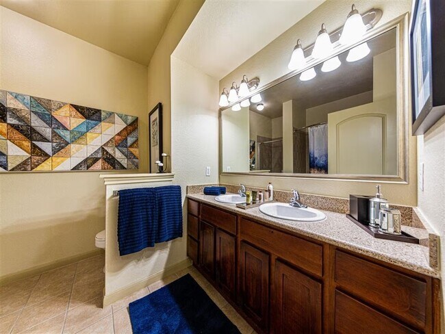 Building Photo - Resort-Style Comfort in Richmond!