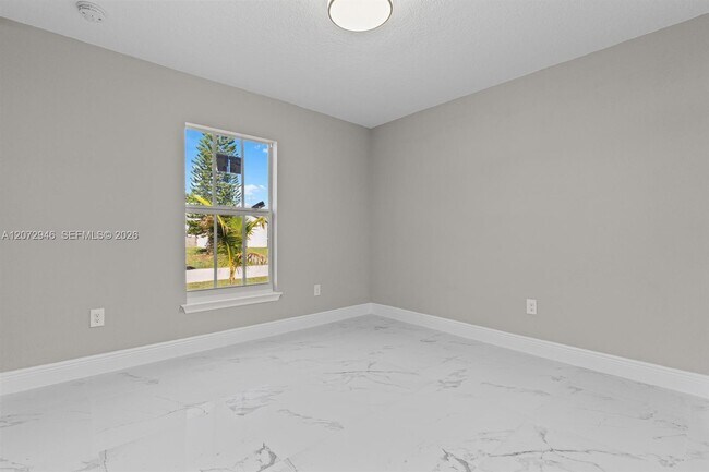 Building Photo - 1774 Glenridge St NW