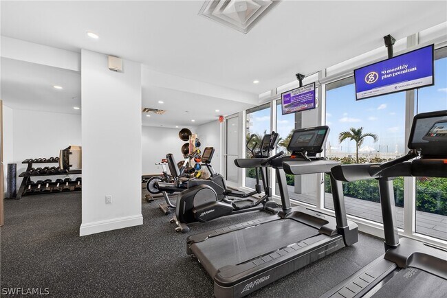 Building Photo - 3443 Gulf Shore Blvd N