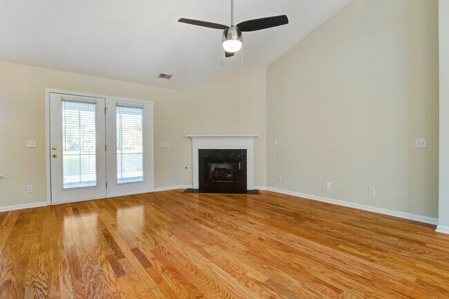 Building Photo - 454 Hainesworth Dr