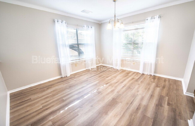 Building Photo - 225 Samantha Dr