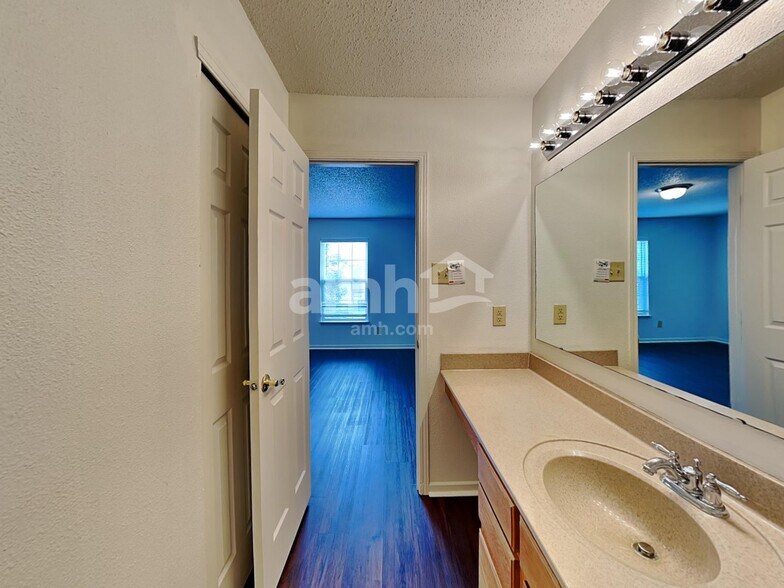 Building Photo - 7540 Wymm Ln