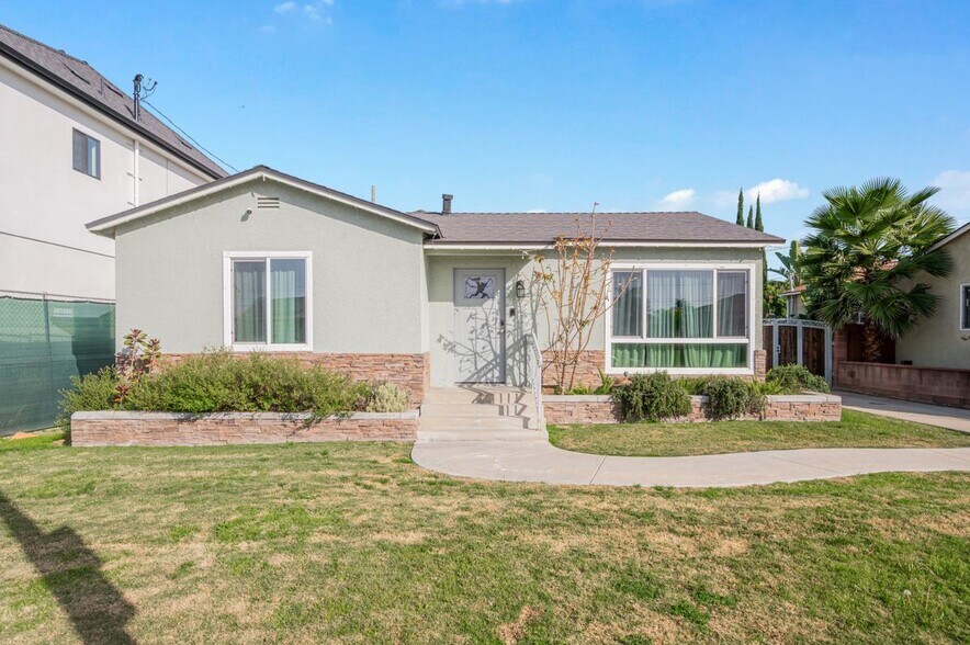 Building Photo - 4804 Rose Ave