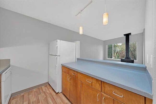 Building Photo - Lair Hill is offering a 1bed/1bath!! Get i...