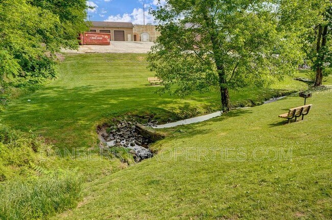 Building Photo - 1101 N Byrne Rd