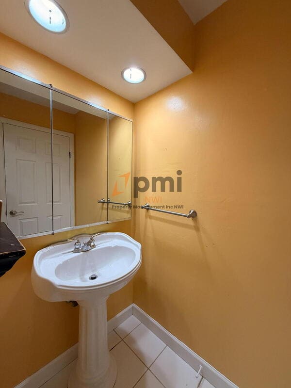 Building Photo - 354 E 60th Dr