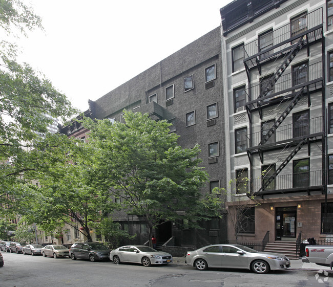 Primary Photo - 220 East 95th Street