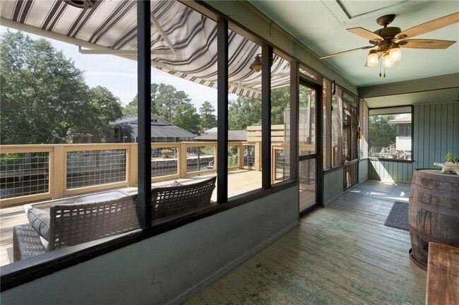 Building Photo - 3113 Bayou View Dr