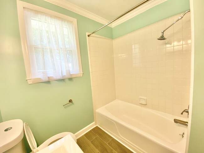 full bath #2 - 718 Harding Pl