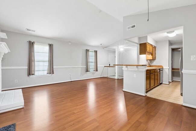 Building Photo - Move In Ready Brick Ranch in VB!