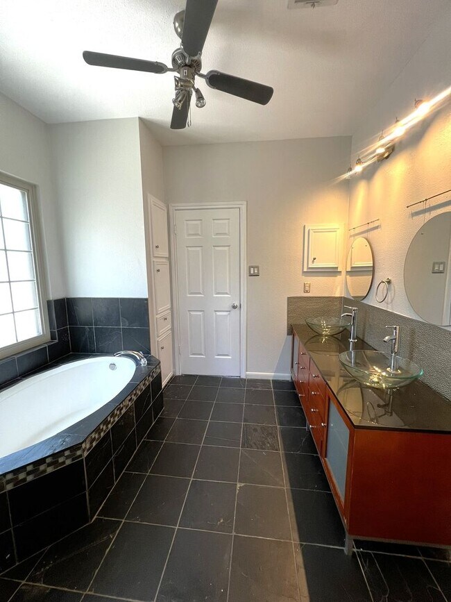 Building Photo - Wonderful 3-bedroom Home in Harris Branch