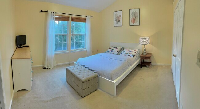 Master bedroom - 42 Beacon Hill Ct