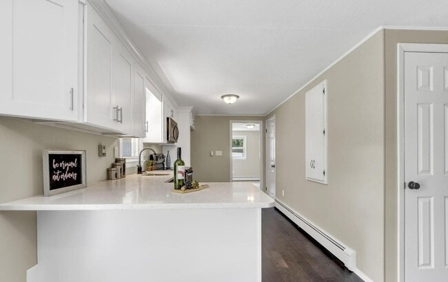Building Photo - Coming Soon! 3 Bedroom 1.5 Bath Home in Fa...