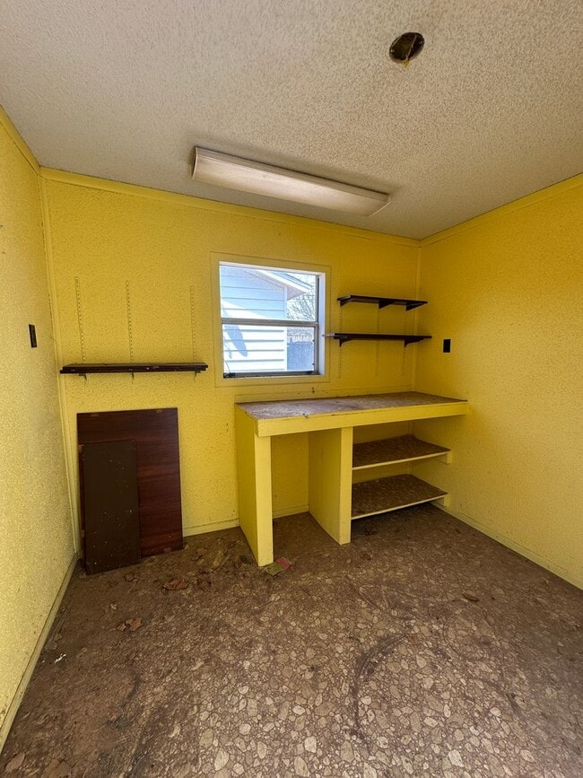 Building Photo - Beautiful Home on Mesa Circle!