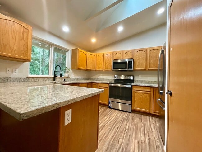 Building Photo - Beautiful 3 Bedroom, 2.5 Bath Home in Gated Clearwood Community!