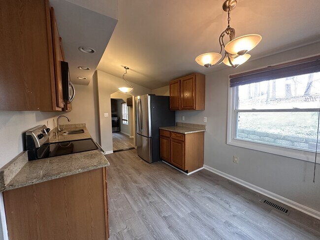 Building Photo - 542 Wagon Trail Rd