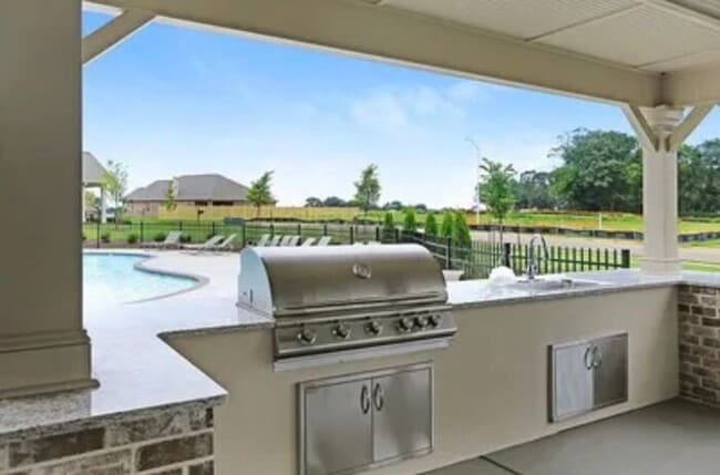 Building Photo - Coming in May with a FENCED YARD