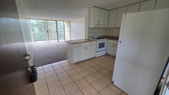 Building Photo - Ridgecrest ~ Spacious 2 Bedroom w/ 2 Reser...
