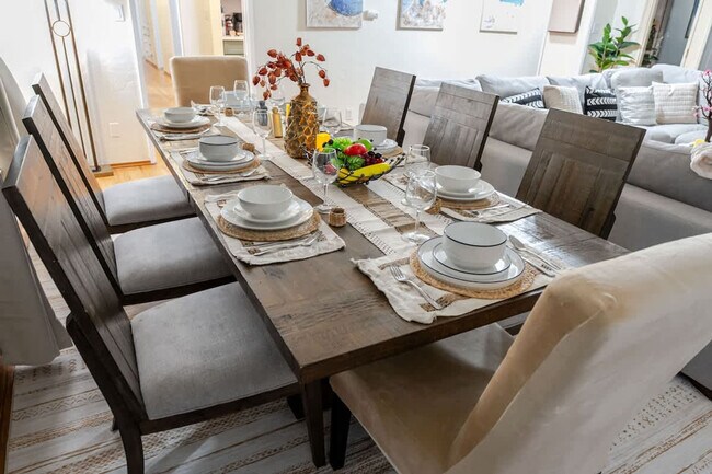 Building Photo - 4989 Randlett Dr