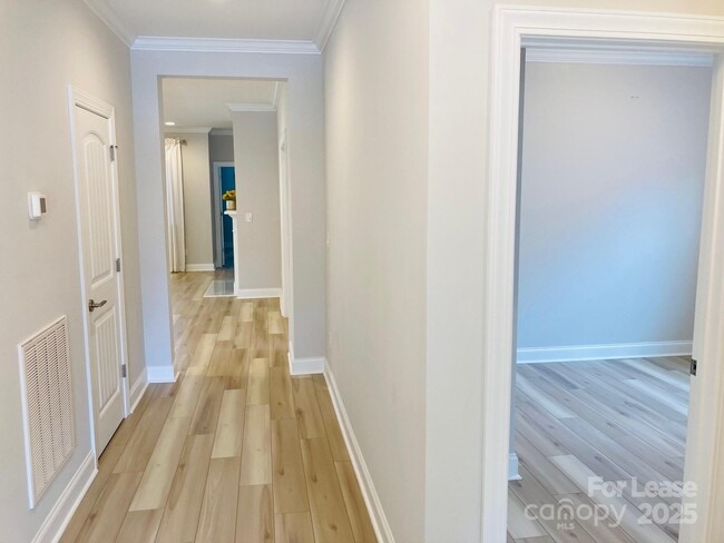 Building Photo - 6140 Pier Dr