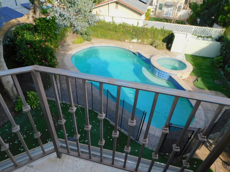 Building Photo - 406 N Fairview St