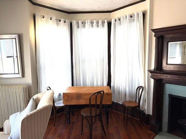 Building Photo - 110 Grovers Ave