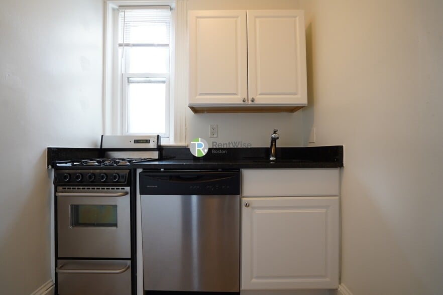 Building Photo - 82 Brainerd Rd