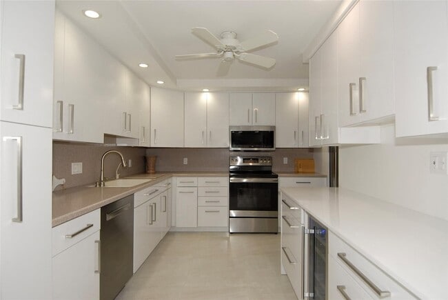 Building Photo - 3900 Galt Ocean Dr