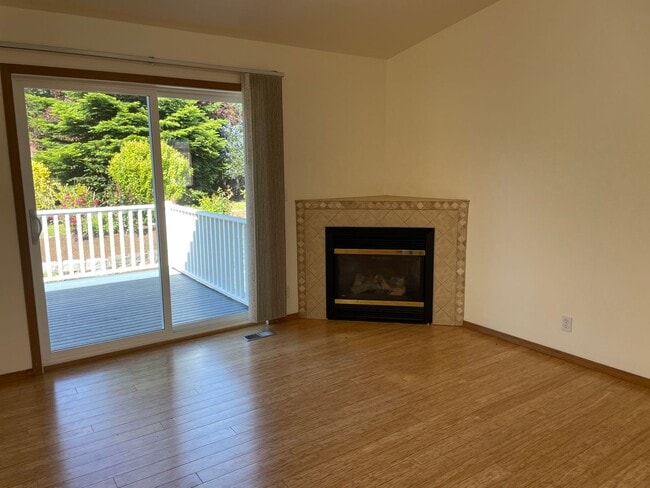 Building Photo - Lovely Single Level Home in Oak Harbor and...