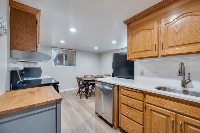 Building Photo - 29 2050 N