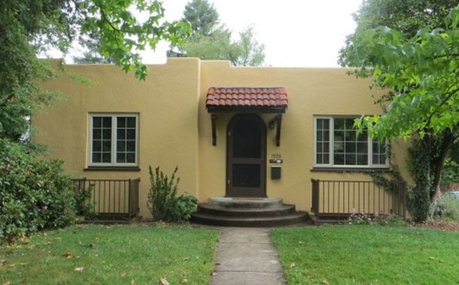 Primary Photo - Unique Home on 19th and Onyx