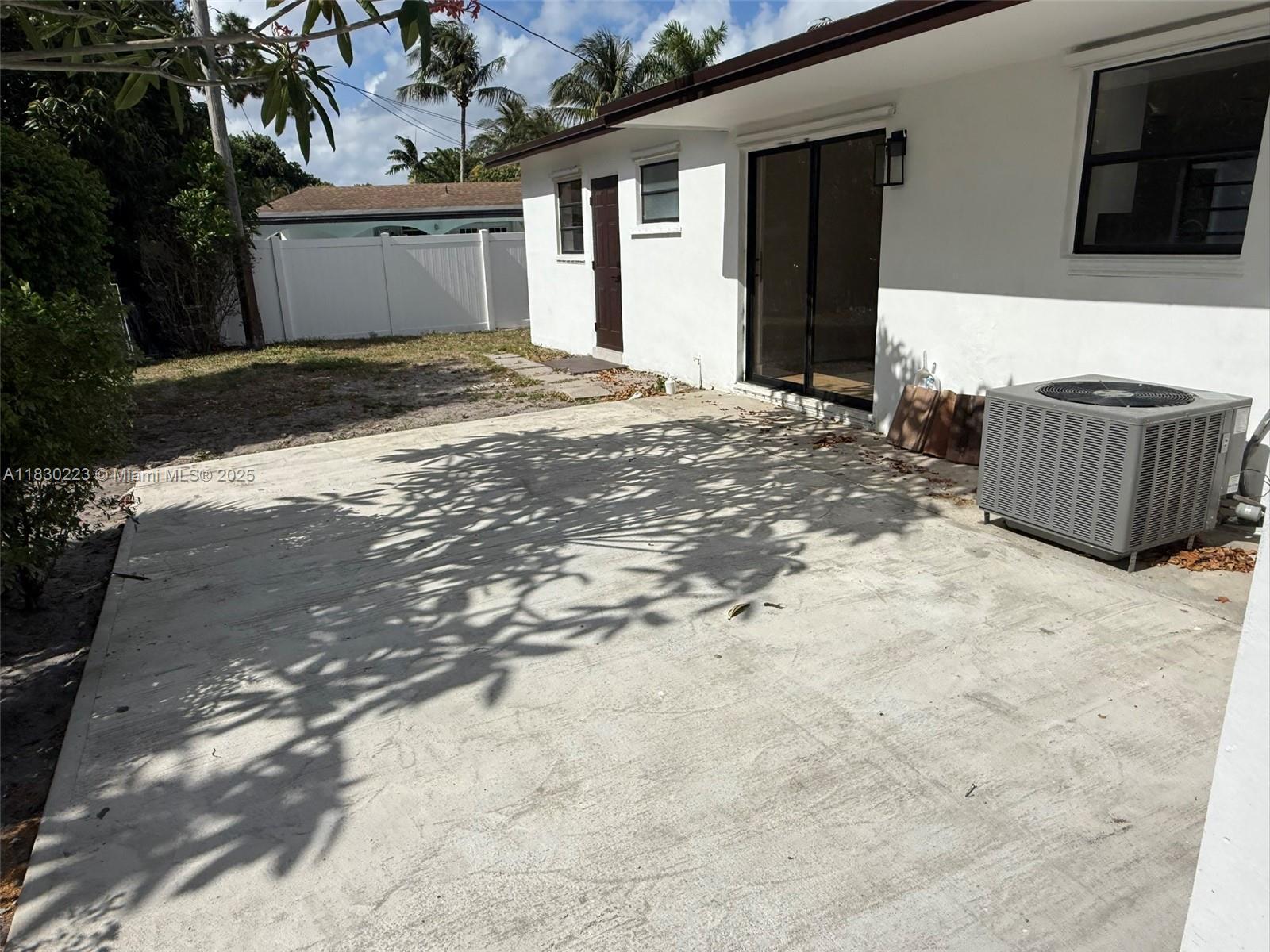 Building Photo - 750 S 61st Ter