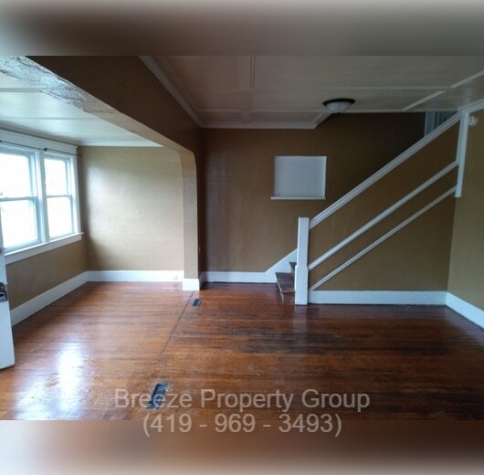 Primary Photo - 2145 Dorr St