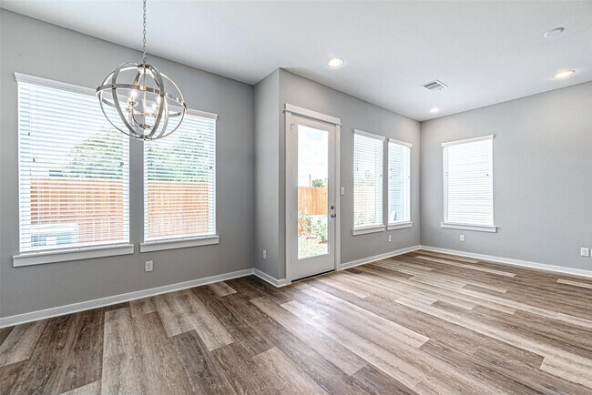 Building Photo - 6725 Parker Oaks Ln