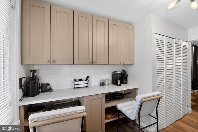 Building Photo - 47 E Madison Ave